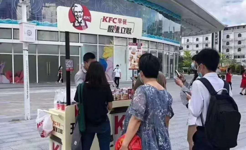 餐饮品牌集体“出摊”，是“出圈”还是“扩圈”？